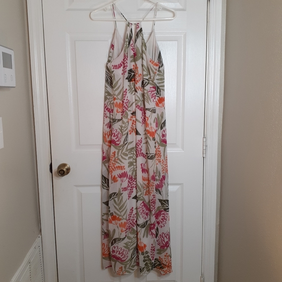 Old Navy Floral Chiffon Maxi Dress - Picture 3 of 7